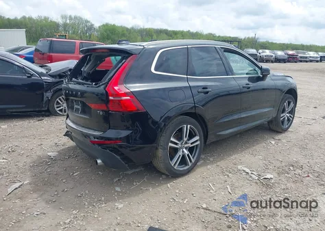 2021 Volvo Xc60 T5 Momentum z USA, uszkodzony, nr VIN YV4102RKXM1739748